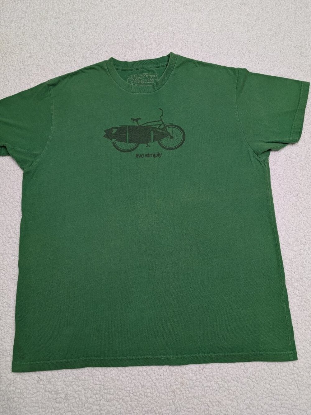 Patagonia “Live Simply” graphic t-shirt 🌿